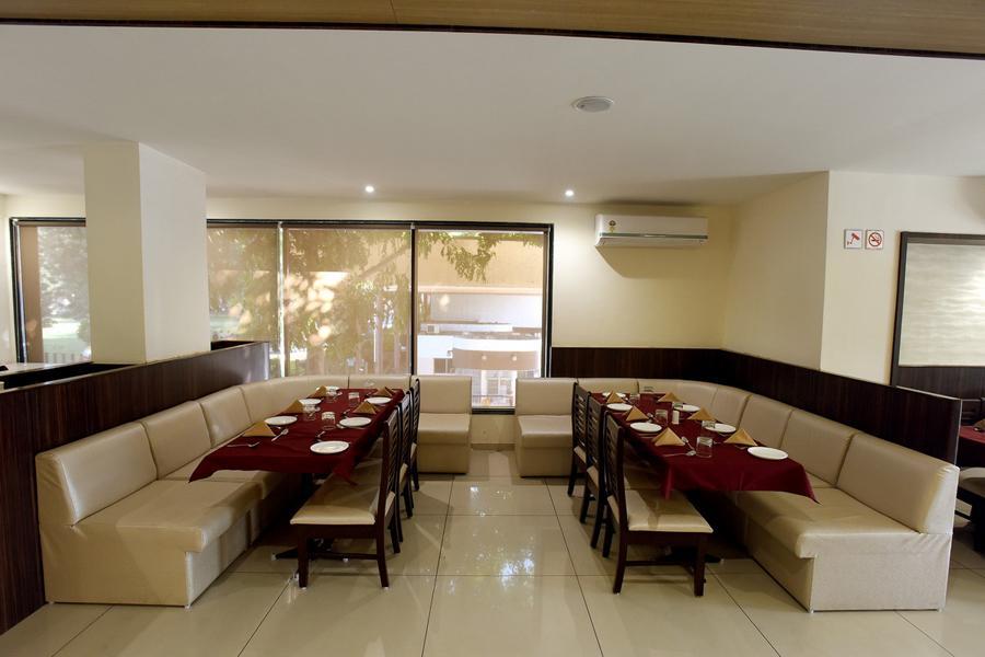 Hotel Sach Regency Ānand Exterior foto